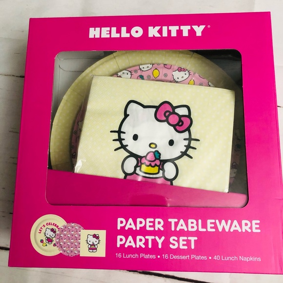 Hello Kitty Paper Tableware Party Set 16 Lunch & 16 dessert plates, 40 Napkins - Picture 1 of 3